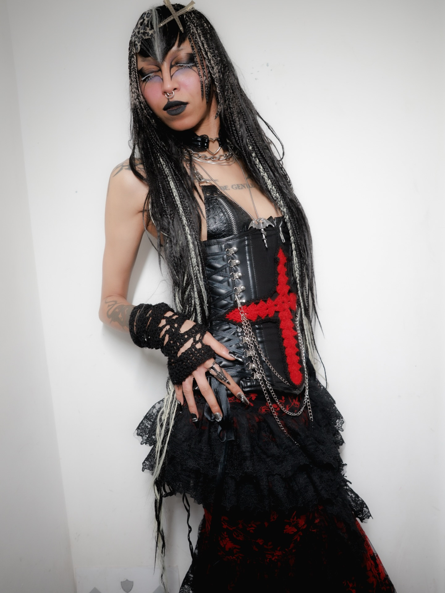 MØNSTER QUEEN - VERNAL MASQUERADE WITH SUZI SABOTAGE