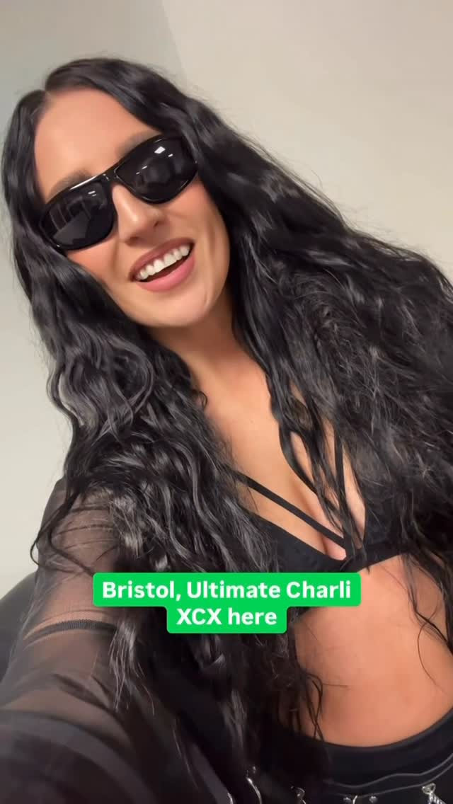 Charlie XCX Performance