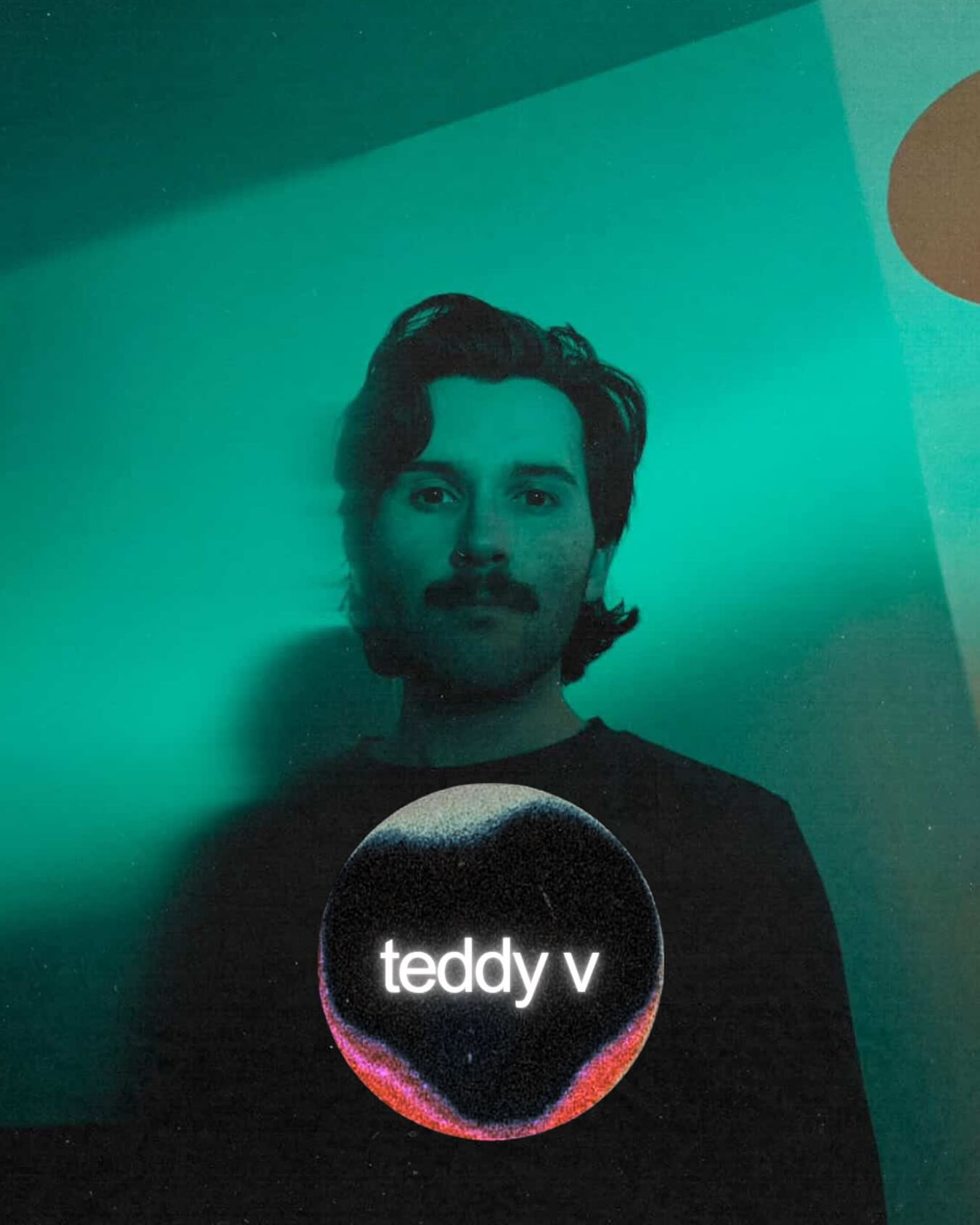 Teddy V @ Roam Bar