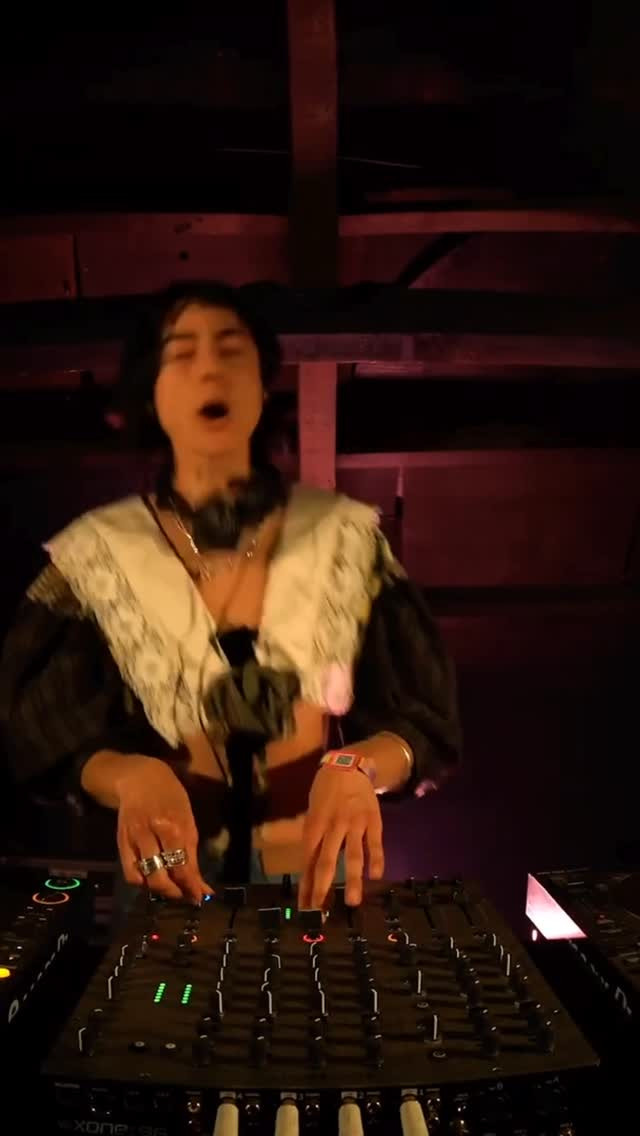 Carrier & Emily Jeanne B2B at FOLD
