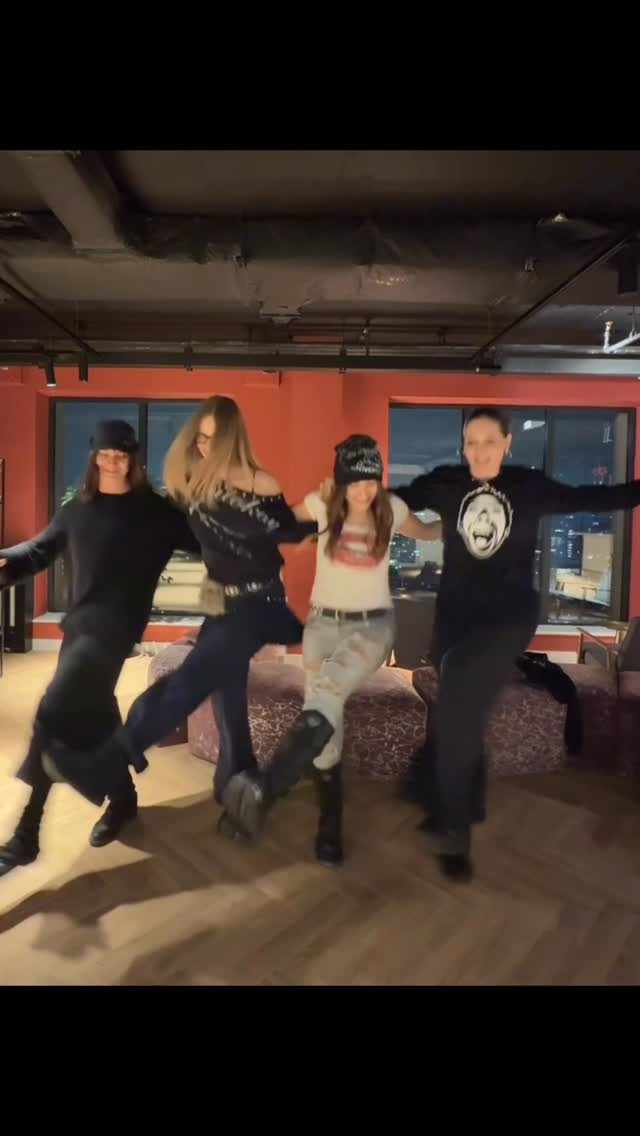 RADA X BOOTY SHAKIN BESTIEZ